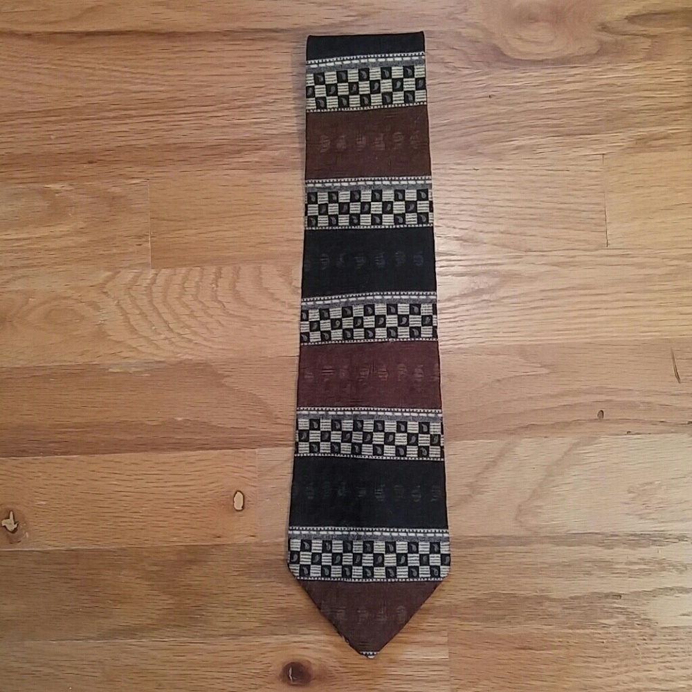 Perri Ellis neck tie